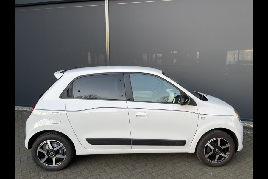 Renault Twingo 1.0 SCe Limited Mistlampen - Cruise control - Alu velgen 15 inch - Parkeersensoren achter - Lederen stuurwiel - Radio/USB/ AUX - Airco - Getint glas achter