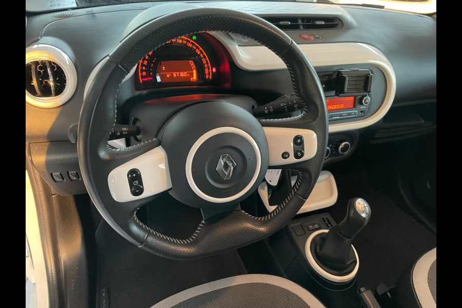 Renault Twingo 1.0 SCe Limited Mistlampen - Cruise control - Alu velgen 15 inch - Parkeersensoren achter - Lederen stuurwiel - Radio/USB/ AUX - Airco - Getint glas achter