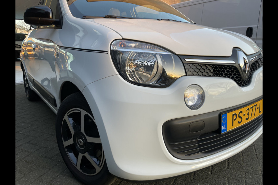 Renault Twingo 1.0 SCe Limited Mistlampen - Cruise control - Alu velgen 15 inch - Parkeersensoren achter - Lederen stuurwiel - Radio/USB/ AUX - Airco - Getint glas achter