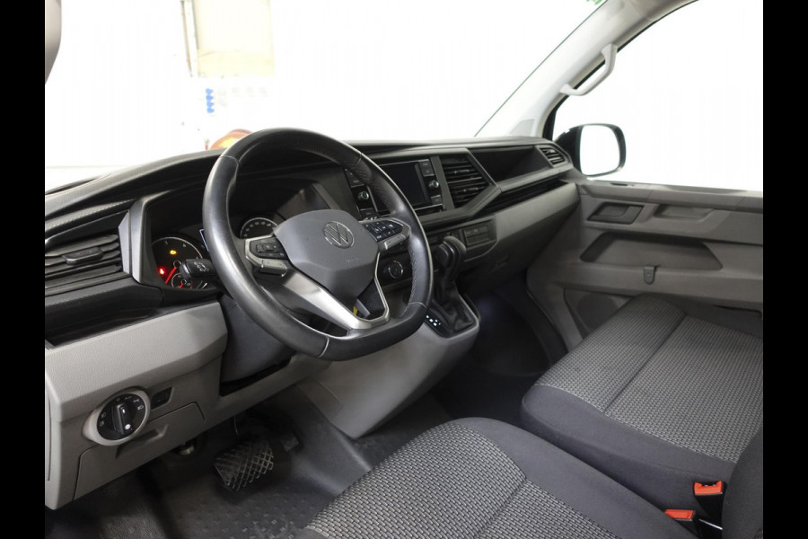 Volkswagen Transporter 2.0 TDI L2H1 Highline Automaat Airco Navi Parkeersensoren Trekhaak Lichtmetalen velgen