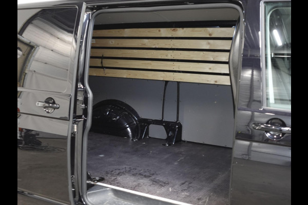 Volkswagen Transporter 2.0 TDI L2H1 Highline Automaat Airco Navi Parkeersensoren Trekhaak Lichtmetalen velgen