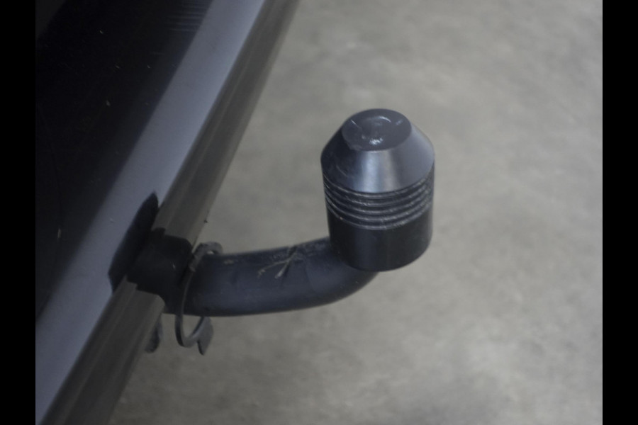 Volkswagen Transporter 2.0 TDI L2H1 Highline Automaat Airco Navi Parkeersensoren Trekhaak Lichtmetalen velgen