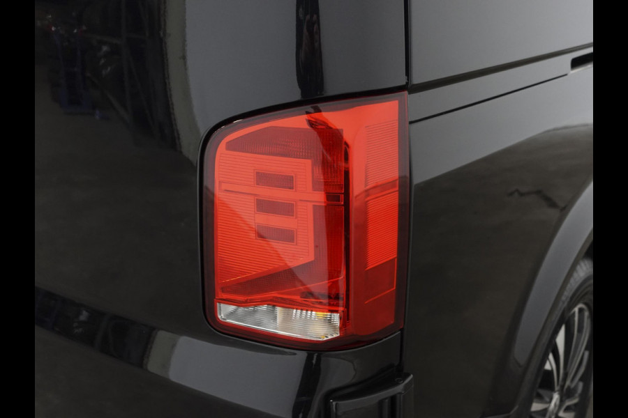 Volkswagen Transporter 2.0 TDI L2H1 Highline Automaat Airco Navi Parkeersensoren Trekhaak Lichtmetalen velgen
