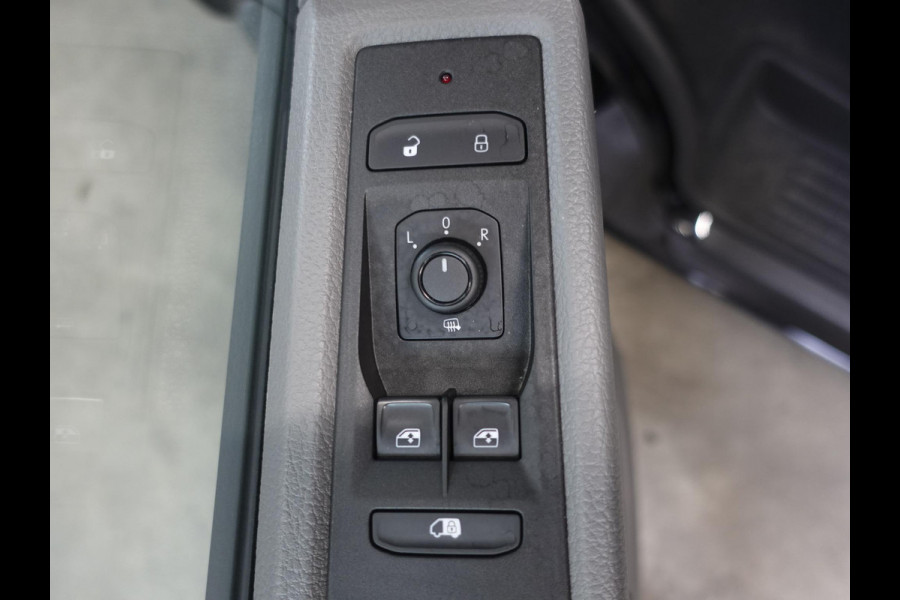 Volkswagen Transporter 2.0 TDI L2H1 Highline Automaat Airco Navi Parkeersensoren Trekhaak Lichtmetalen velgen