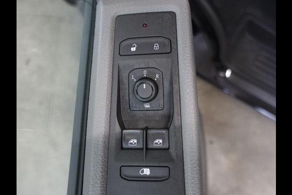 Volkswagen Transporter 2.0 TDI L2H1 Highline Automaat Airco Navi Parkeersensoren Trekhaak Lichtmetalen velgen