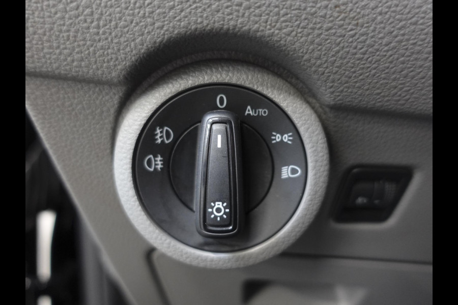 Volkswagen Transporter 2.0 TDI L2H1 Highline Automaat Airco Navi Parkeersensoren Trekhaak Lichtmetalen velgen