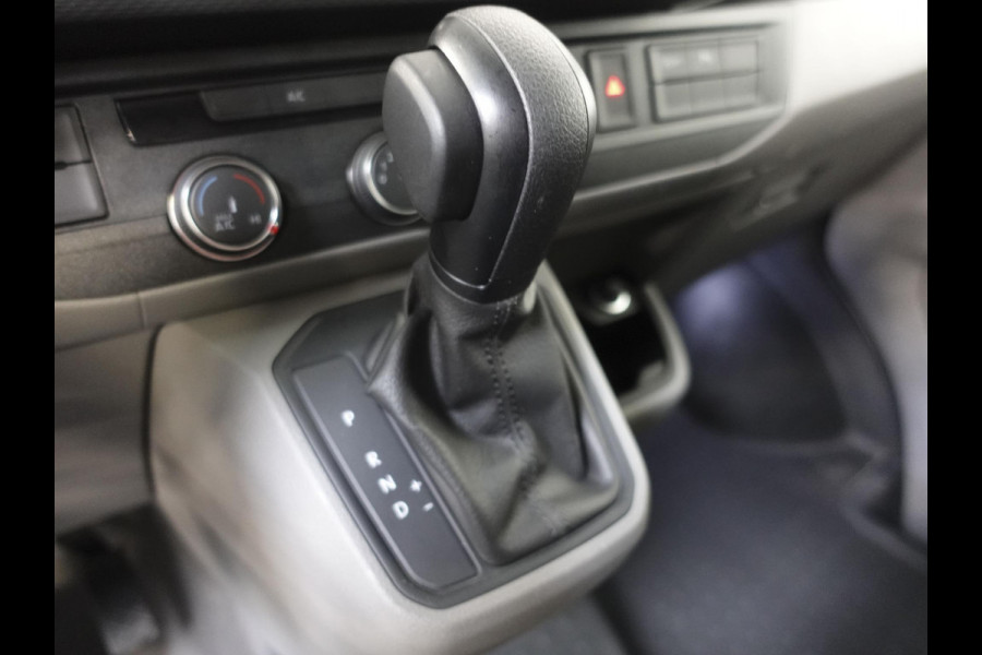 Volkswagen Transporter 2.0 TDI L2H1 Highline Automaat Airco Navi Parkeersensoren Trekhaak Lichtmetalen velgen