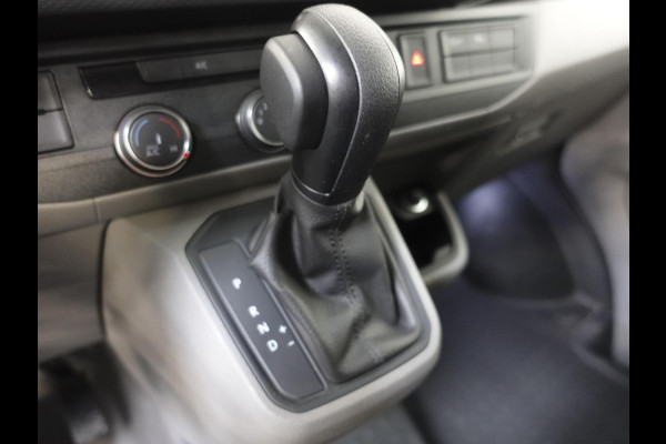 Volkswagen Transporter 2.0 TDI L2H1 Highline Automaat Airco Navi Parkeersensoren Trekhaak Lichtmetalen velgen