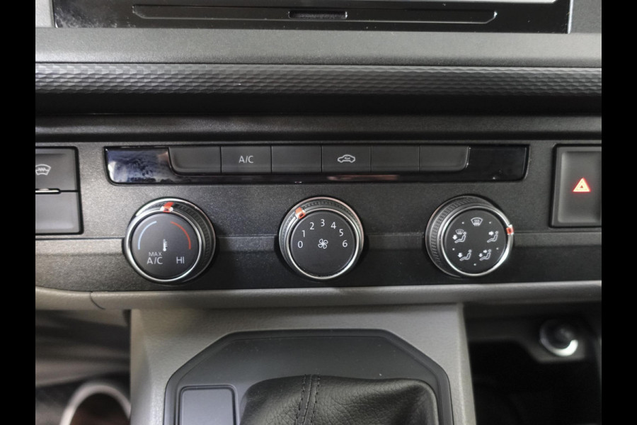 Volkswagen Transporter 2.0 TDI L2H1 Highline Automaat Airco Navi Parkeersensoren Trekhaak Lichtmetalen velgen