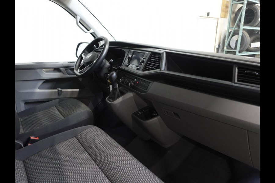 Volkswagen Transporter 2.0 TDI L2H1 Highline Automaat Airco Navi Parkeersensoren Trekhaak Lichtmetalen velgen