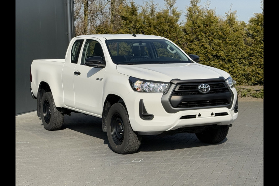 Toyota Hilux 2.4 D-4D XTRA CAB / !! NIEUW !! BPM VRIJ / 4x4 / AIRCO / CRUISE / 3500 KG TREKGEWICHT