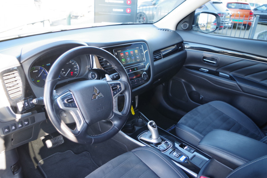 Mitsubishi Outlander 2.4 PHEV Pure+, Leder-Alcantara, Adap. Cruise Control, Climate Control