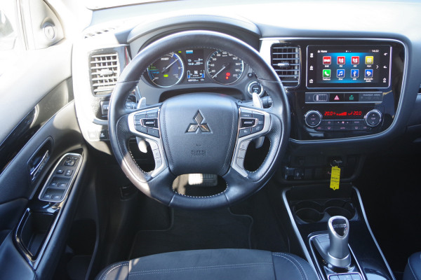 Mitsubishi Outlander 2.4 PHEV Pure+, Leder-Alcantara, Adap. Cruise Control, Climate Control