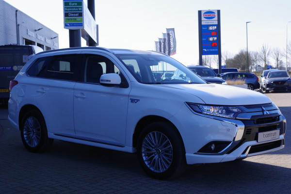 Mitsubishi Outlander 2.4 PHEV Pure+, Leder-Alcantara, Adap. Cruise Control, Climate Control