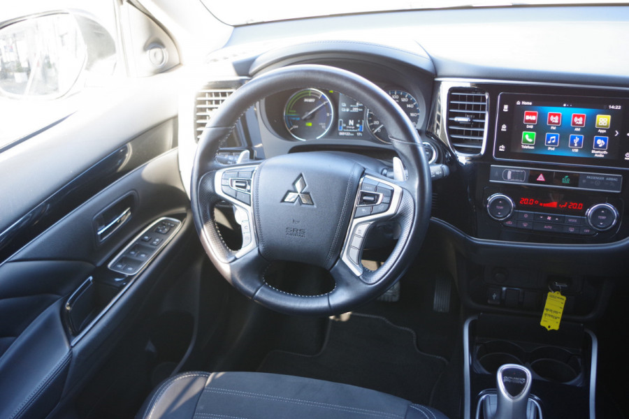 Mitsubishi Outlander 2.4 PHEV Pure+, Leder-Alcantara, Adap. Cruise Control, Climate Control