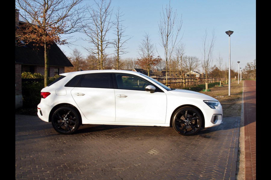 Audi A3 Sportback 30 TFSI Business edition | Apple Carplay | Cruise Control | Virtual Cockpit | Automaat | 19 inch |