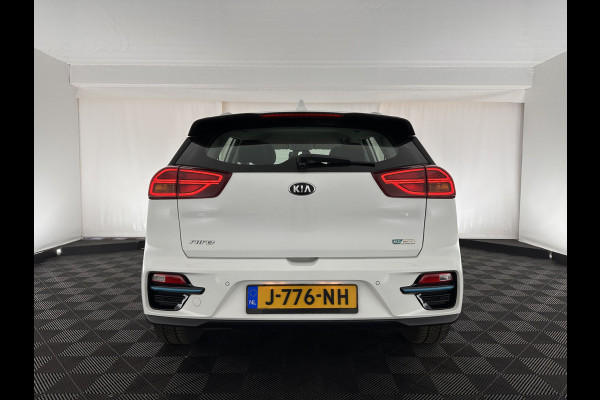 Kia e-Niro DynamicLine 64 kWh [ 3-Fase ] (INCL-BTW) Aut. *1/2-LEATHER | NAVI-FULLMAP | DAB | ADAPT.CRUISE | CAMERA | COMFORT-SEATS | KEYLESS | DIGI-COCKPIT | SHIFT-PADDLES | 17"ALU*