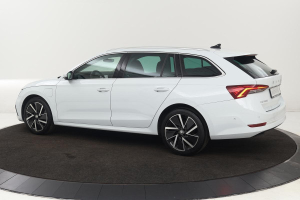 Škoda Octavia 1.4 TSI iV PHEV Style | Head-Up | Stoelventilatie | Leder | Camera | Verwarmde achterbank | Carplay | Adaptive cruise | Full LED | Sfeerverlichting | Canton Sound