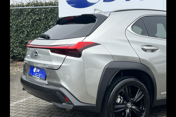 Lexus UX 250h Preference Line | Leder | Camera | Carplay | 18 inch | Dodehoek