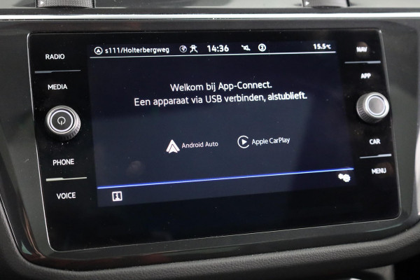 Volkswagen Tiguan 1.5 TSI R-Line Business 150 pk Automaat (DSG) | Verlengde garantie | Navigatie | Panoramadak | Trekhaak uitklapbaar | Parkeersensoren (Park assist) | Achteruitrijcamera | Stoelverwarming |