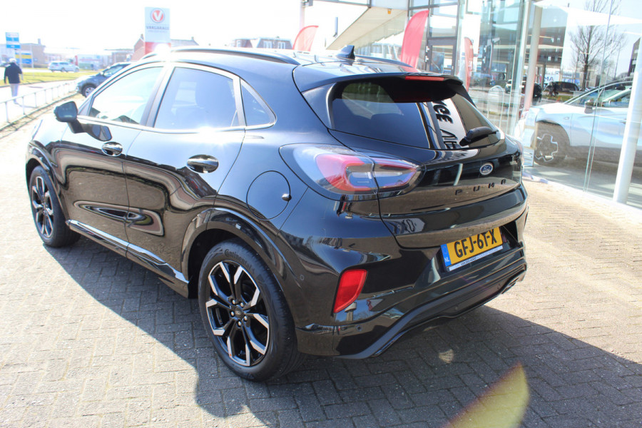 Ford Puma 1.0-125 pk EcoBoost Mild Hybrid ST-Line X AUTOMAAT ! Gun uzelf het plezier en comfort van een automaat ! Ca. €. 10.000,- beneden de nieuwprijs ! Cruise Control, Climate Control, Achteruitrijcamera, Parkeersensoren v+a, metallic lak, LM wielen, Navigatie, Telefoonvoorb., etc.