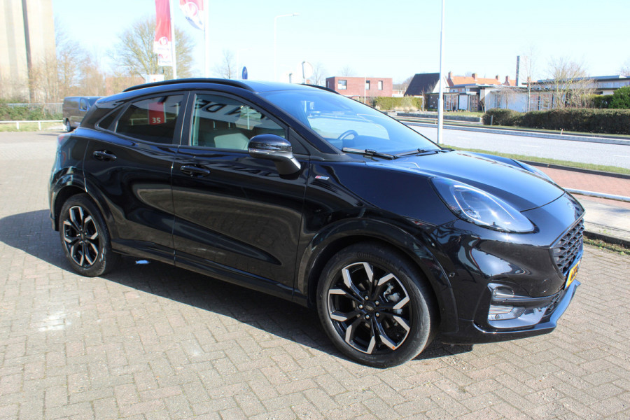 Ford Puma 1.0-125 pk EcoBoost Mild Hybrid ST-Line X AUTOMAAT ! Gun uzelf het plezier en comfort van een automaat ! Ca. €. 10.000,- beneden de nieuwprijs ! Cruise Control, Climate Control, Achteruitrijcamera, Parkeersensoren v+a, metallic lak, LM wielen, Navigatie, Telefoonvoorb., etc.