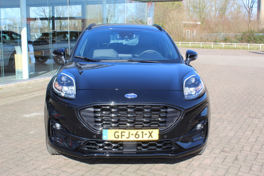 Ford Puma 1.0-125 pk EcoBoost Mild Hybrid ST-Line X AUTOMAAT ! Gun uzelf het plezier en comfort van een automaat ! Ca. €. 10.000,- beneden de nieuwprijs ! Cruise Control, Climate Control, Achteruitrijcamera, Parkeersensoren v+a, metallic lak, LM wielen, Navigatie, Telefoonvoorb., etc.