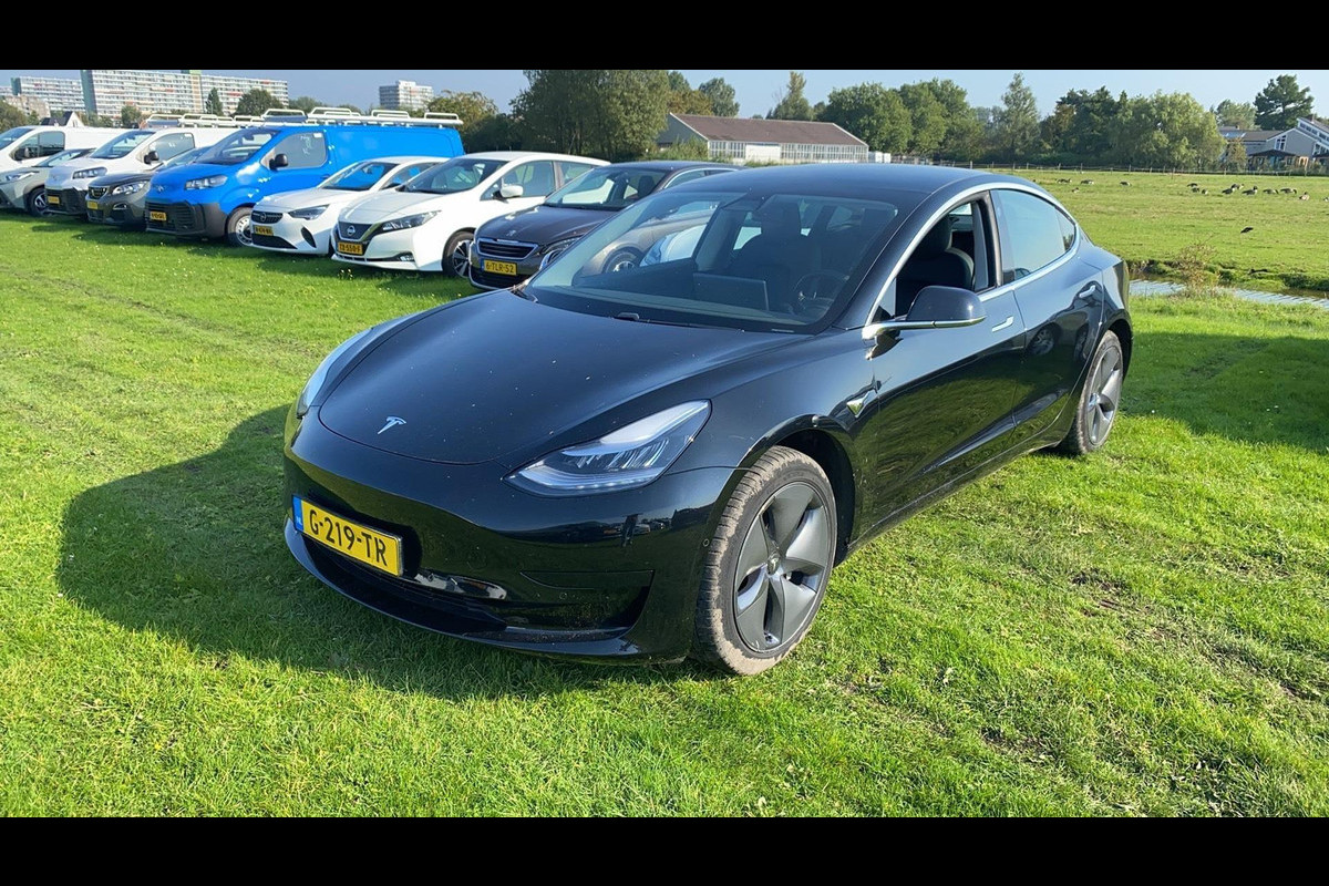 Tesla Model 3 Black Edition Standard RWD Plus 60 kWh