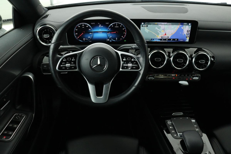 Mercedes-Benz CLA-Klasse 200 Progressive | Widescreen | Full LED | Camera | Half leder | Navigatie | Climate control | Park Assist | Cruise control