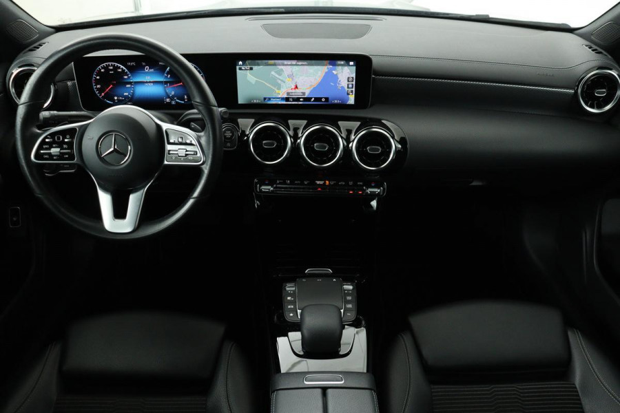 Mercedes-Benz CLA-Klasse 200 Progressive | Widescreen | Full LED | Camera | Half leder | Navigatie | Climate control | Park Assist | Cruise control