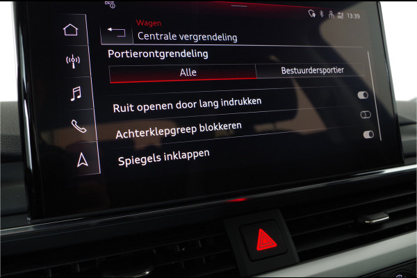 Audi A4 Avant 35 TFSI S line > Mythos Black/Leer/Virtual cockpit/Carplay/Stoelverwarming...