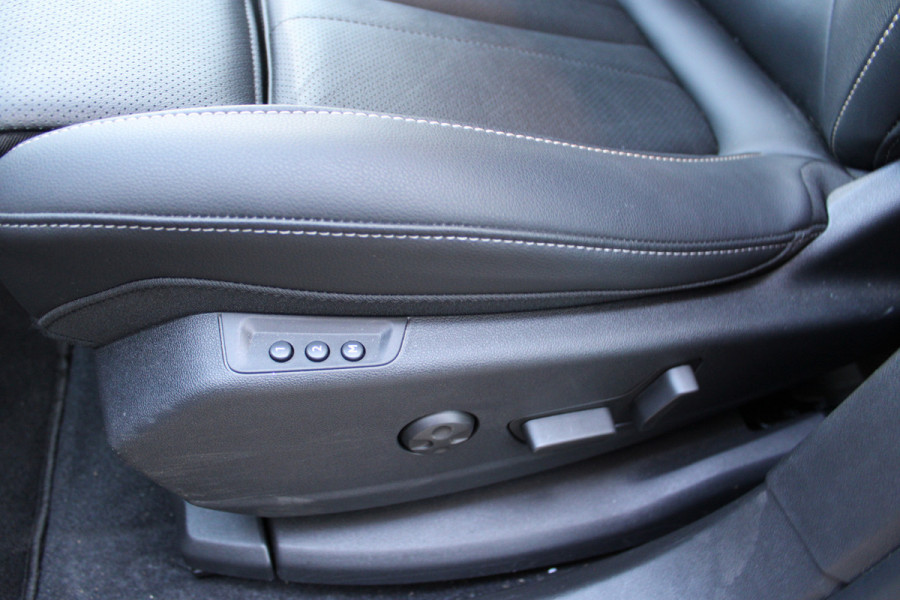 Opel Grandland 1.6 Turbo Plug-In Hybrid 4x4 GSe | Trekhaak | Night Vision | BLIS | Adaptieve cruise