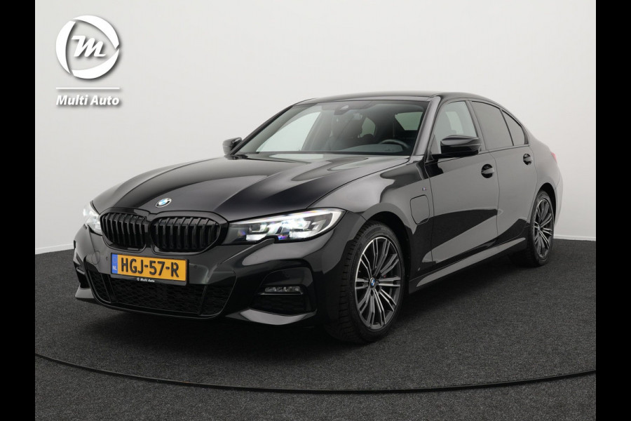 BMW 3-serie 330e M Sport Plug In Hybrid Dealer O.H PHEV | Lederen Sportstoelen Verwarmd | Apple Carplay | Navi Full Map | Virtual Cockpit | Sfeerverlichting | 18"L.M |