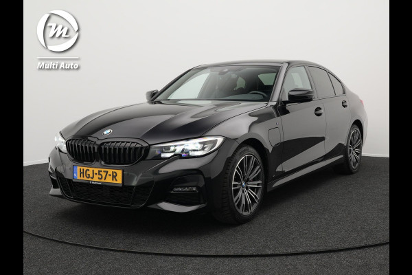 BMW 3-serie 330e M Sport Plug In Hybrid Dealer O.H PHEV | Lederen Sportstoelen Verwarmd | Apple Carplay | Navi Full Map | Virtual Cockpit | Sfeerverlichting | 18"L.M |