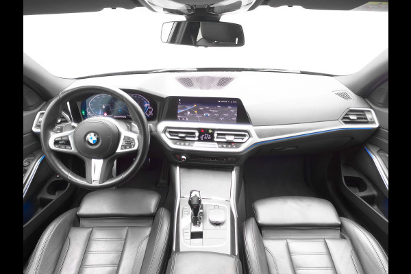 BMW 3-serie 330e M Sport Plug In Hybrid Dealer O.H PHEV | Lederen Sportstoelen Verwarmd | Apple Carplay | Navi Full Map | Virtual Cockpit | Sfeerverlichting | 18"L.M |