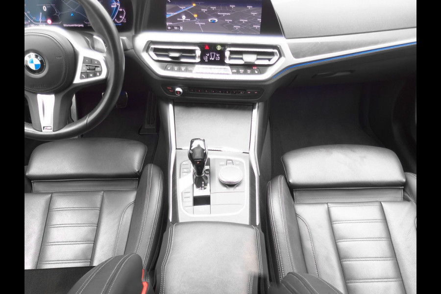 BMW 3-serie 330e M Sport Plug In Hybrid Dealer O.H PHEV | Lederen Sportstoelen Verwarmd | Apple Carplay | Navi Full Map | Virtual Cockpit | Sfeerverlichting | 18"L.M |