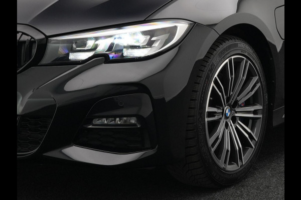 BMW 3-serie 330e M Sport Plug In Hybrid Dealer O.H PHEV | Lederen Sportstoelen Verwarmd | Apple Carplay | Navi Full Map | Virtual Cockpit | Sfeerverlichting | 18"L.M |