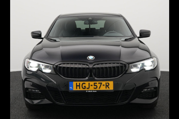 BMW 3-serie 330e M Sport Plug In Hybrid Dealer O.H PHEV | Lederen Sportstoelen Verwarmd | Apple Carplay | Navi Full Map | Virtual Cockpit | Sfeerverlichting | 18"L.M |