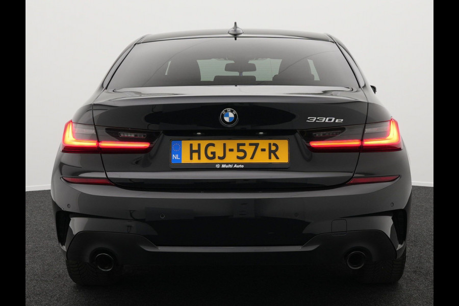 BMW 3-serie 330e M Sport Plug In Hybrid Dealer O.H PHEV | Lederen Sportstoelen Verwarmd | Apple Carplay | Navi Full Map | Virtual Cockpit | Sfeerverlichting | 18"L.M |