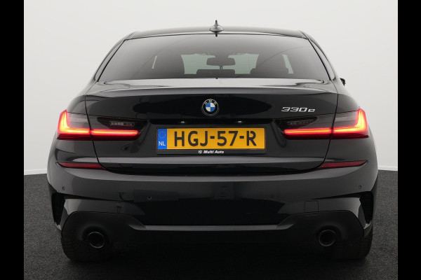 BMW 3-serie 330e M Sport Plug In Hybrid Dealer O.H PHEV | Lederen Sportstoelen Verwarmd | Apple Carplay | Navi Full Map | Virtual Cockpit | Sfeerverlichting | 18"L.M |