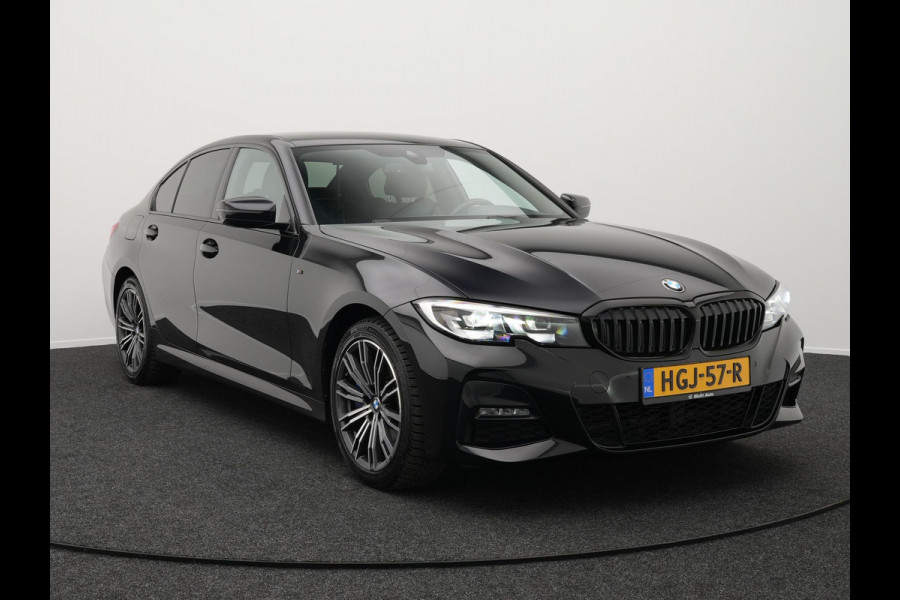 BMW 3-serie 330e M Sport Plug In Hybrid Dealer O.H PHEV | Lederen Sportstoelen Verwarmd | Apple Carplay | Navi Full Map | Virtual Cockpit | Sfeerverlichting | 18"L.M |