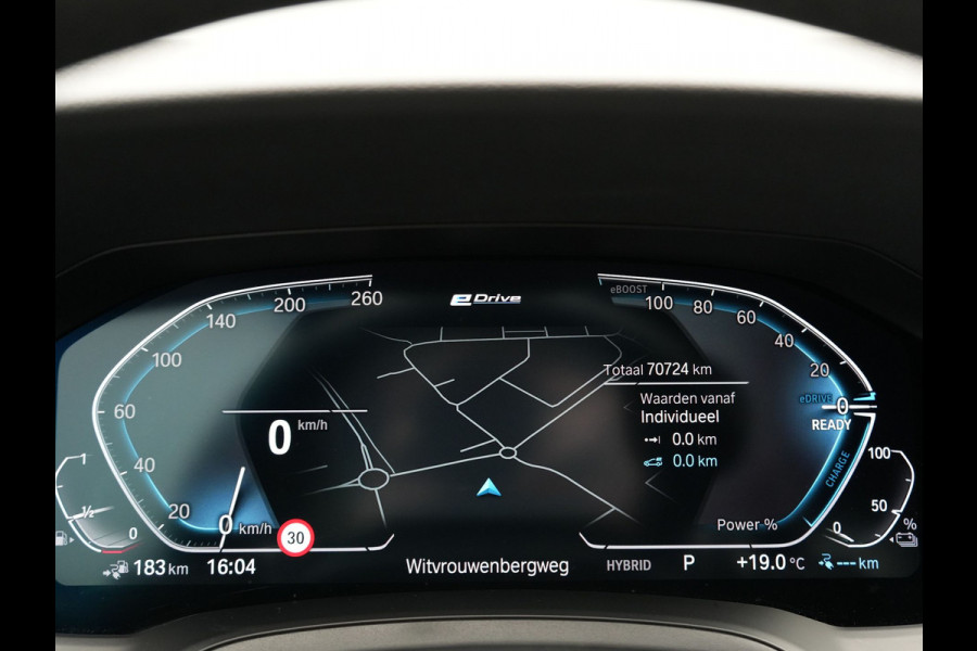 BMW 3-serie 330e M Sport Plug In Hybrid Dealer O.H PHEV | Lederen Sportstoelen Verwarmd | Apple Carplay | Navi Full Map | Virtual Cockpit | Sfeerverlichting | 18"L.M |