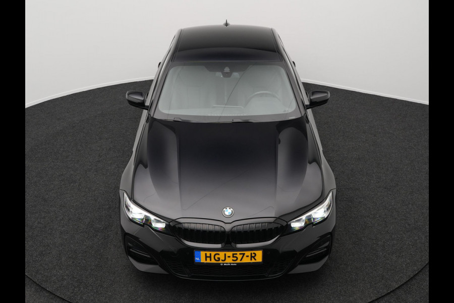 BMW 3-serie 330e M Sport Plug In Hybrid Dealer O.H PHEV | Lederen Sportstoelen Verwarmd | Apple Carplay | Navi Full Map | Virtual Cockpit | Sfeerverlichting | 18"L.M |