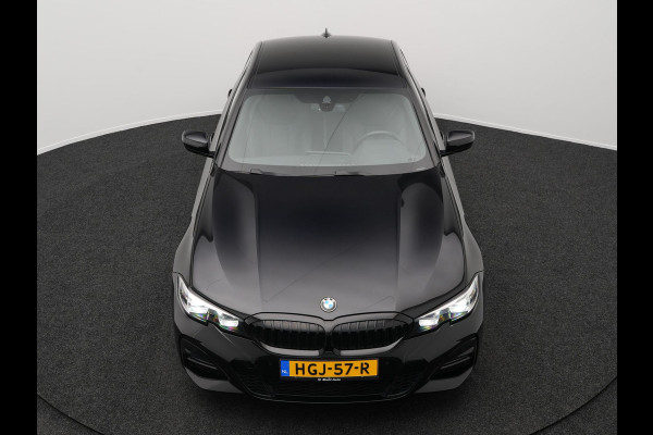 BMW 3-serie 330e M Sport Plug In Hybrid Dealer O.H PHEV | Lederen Sportstoelen Verwarmd | Apple Carplay | Navi Full Map | Virtual Cockpit | Sfeerverlichting | 18"L.M |