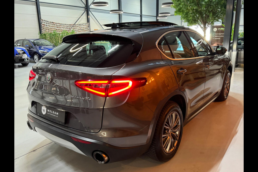 Alfa Romeo Stelvio 2.0 T AWD Super Garantie Trekhaak Pano StoelVW StuurVW Elek Achterklep Camera PDC Leder Led Navi Clima Rijklaar