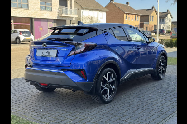 Toyota C-HR 1.8 Hybrid Bi-Tone Plus | JBL, LED, Half Leer/Alcantara, Navigatie, Dodehoekherkenning, Parkeersensoren, Chroom Pakket, Zeer com