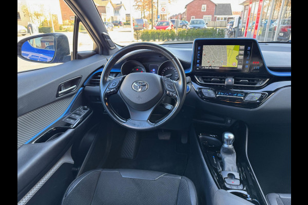 Toyota C-HR 1.8 Hybrid Bi-Tone Plus | JBL, LED, Half Leer/Alcantara, Navigatie, Dodehoekherkenning, Parkeersensoren, Chroom Pakket, Zeer com