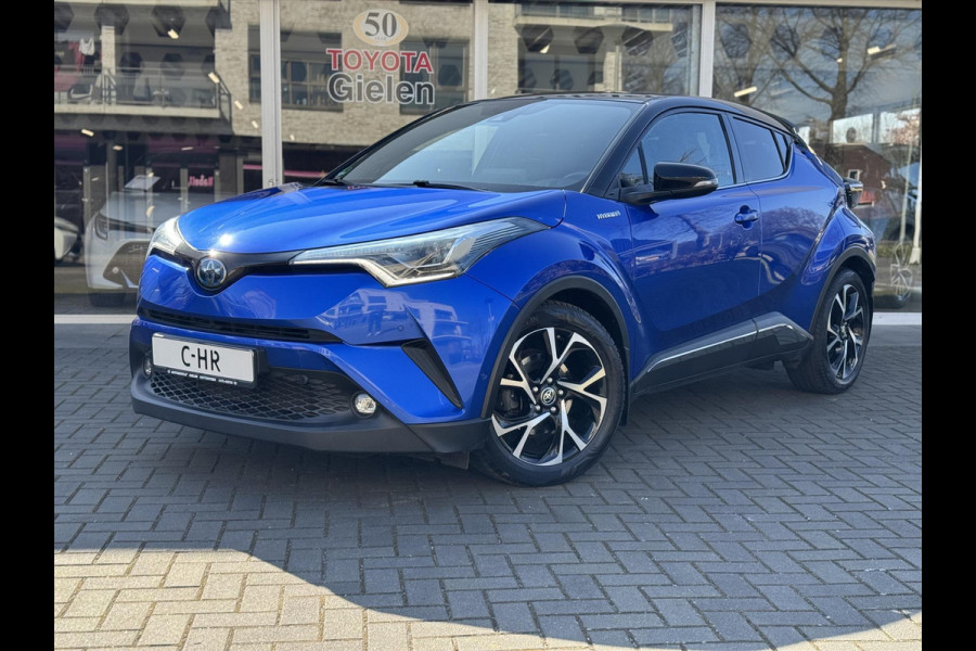 Toyota C-HR 1.8 Hybrid Bi-Tone Plus | JBL, LED, Half Leer/Alcantara, Navigatie, Dodehoekherkenning, Parkeersensoren, Chroom Pakket, Zeer com