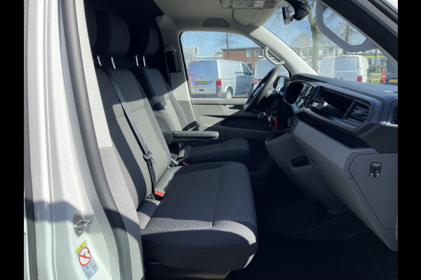 Volkswagen Transporter T6.1 2.0 TDI 110pk L1H1 28 / vaste prijs rijklaar € 18.950 ex btw / Bott ingrichte laadruimte / lease vanaf € 347 / trekhaak / imperial / airco / cruise control / Apple Carplay Android auto