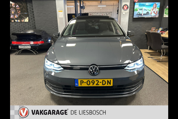 Volkswagen Golf 1.5 TSI Highline Business R-line,pano,1 st edition,navi,sfeer verlichting,